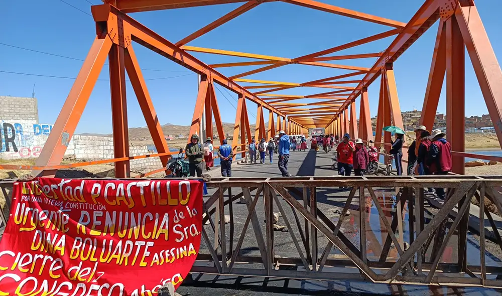 Bloqueo se produce en Puno. Foto: Liubomir Fernández / La República