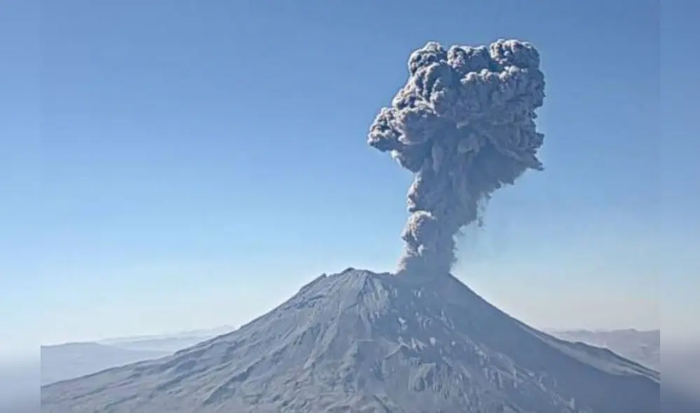 Erupción del volcán Ubinas en Moquegua. Foto: Andina