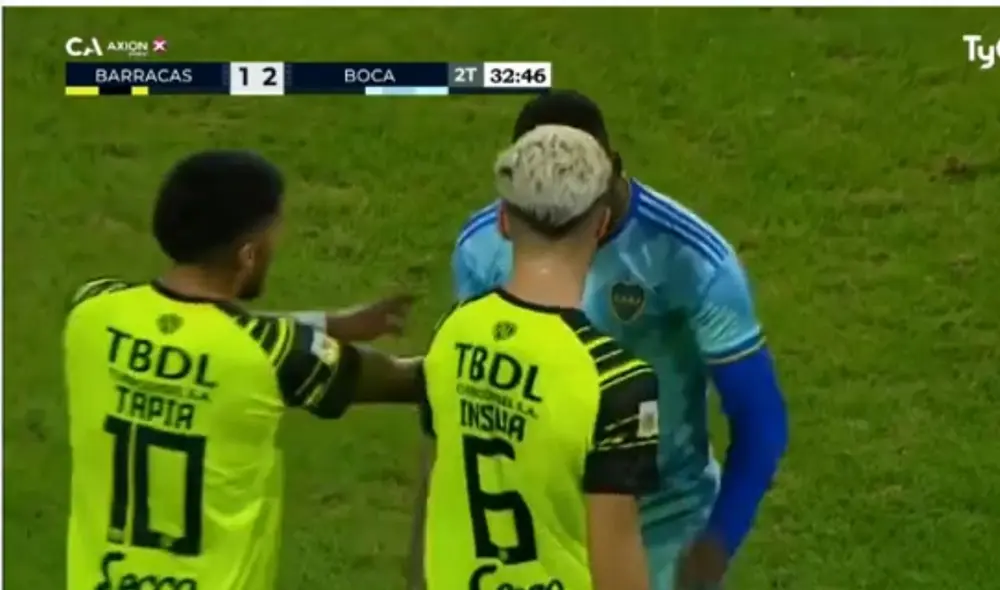 Luis Advíncula tuvo una noche para el olvido. Foto: Captura TyC Sports