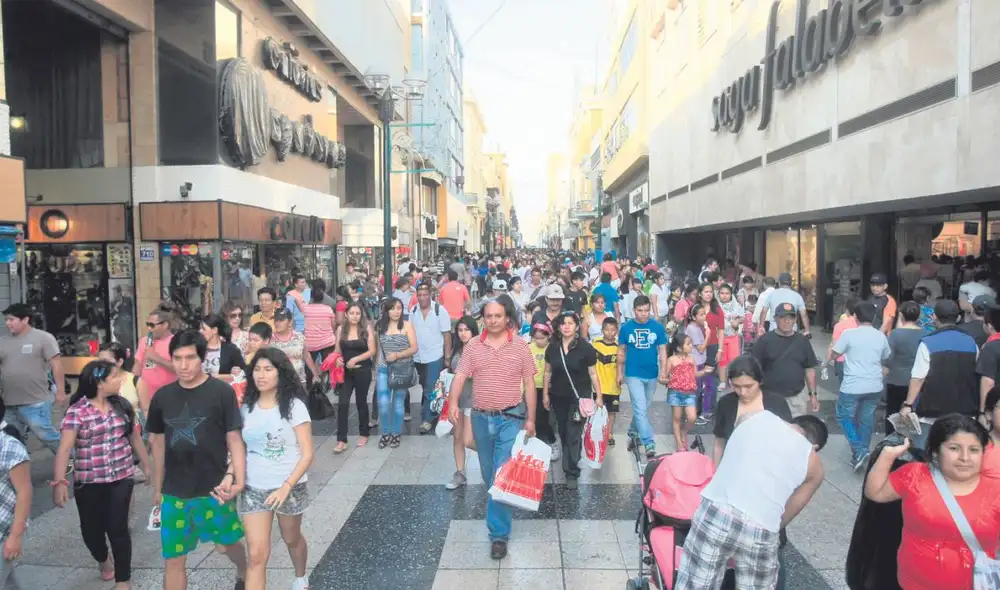 Caída. La economía peruana se contrajo 0,49% entre enero y mayo de este año, según el INEI. Foto: La República
