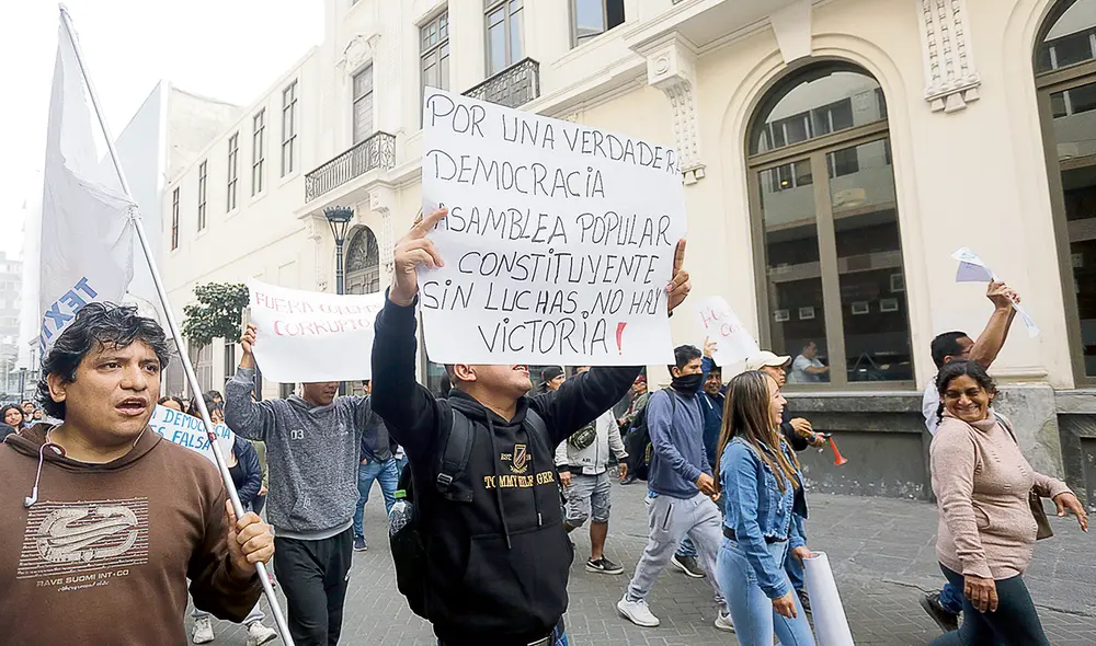 Demanda. La población de todo el país viene reclamando en las calles una verdadera democracia y no imposición. Foto: Félix Contreras/La República