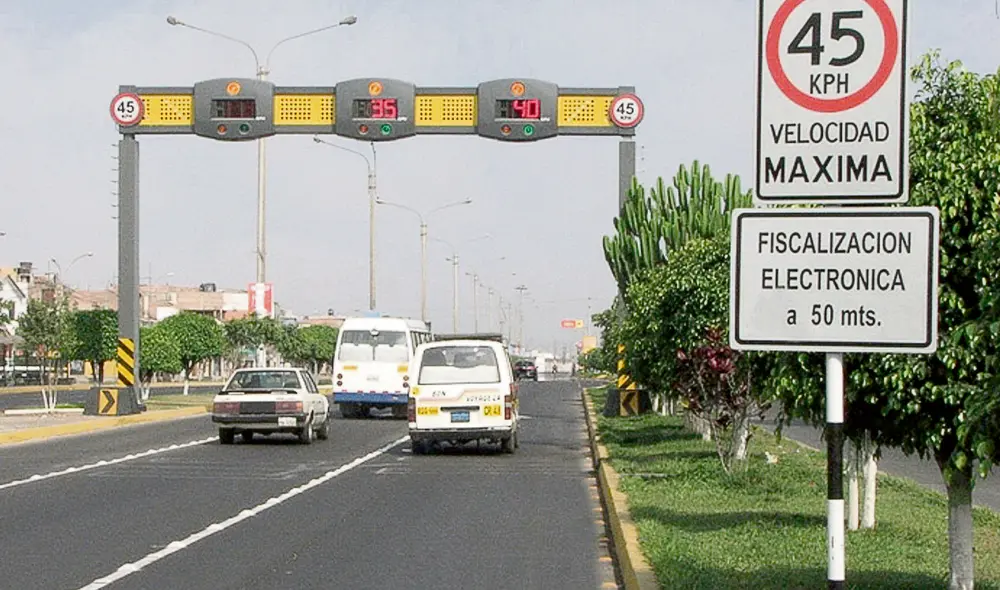 Sin cambios. La mayoría de distritos de Lima no ha modificado las velocidades máximas en sus calles, jirones y avenidas. Foto: Andina Sin cambios. La mayoría de distritos de Lima no ha modificado las velocidades máximas en sus calles, jirones y avenidas. Foto: Andina