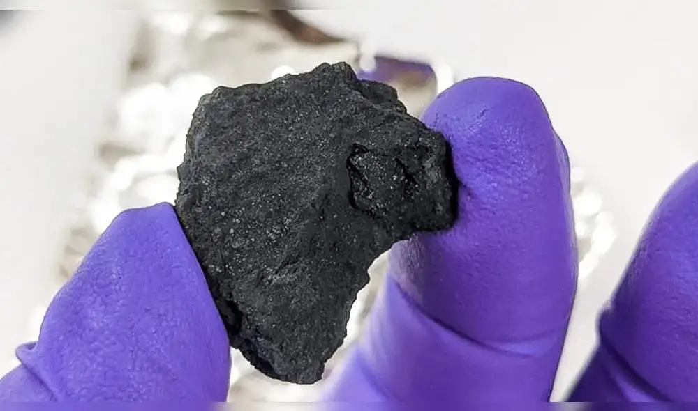 Imagen referencial de un pedazo de meteorito que cayó en 2021. Foto: Museo de Historia Natural