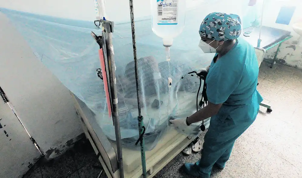 Recomendaciones. Médicos piden a pacientes con síntomas de dengue ir a los hospitales. Foto: Clinton Medina/La República Recomendaciones. Médicos piden a pacientes con síntomas de dengue ir a los hospitales. Foto: Clinton Medina/La República