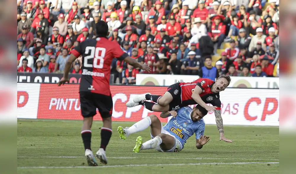 Chance. Melgar jugó un gran primer tiempo con buen fútbol en el medio campo, luego se cayó. Foto: La República