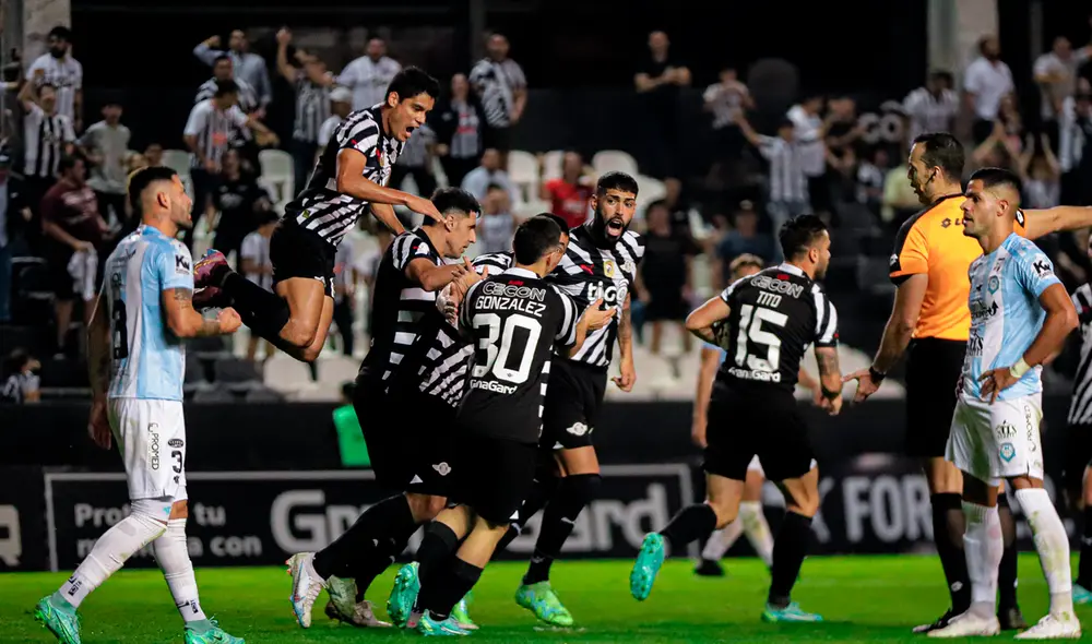 Libertad ganó su tercer partido consecutivo y es puntero del Clausura con 9 puntos. Foto: Libertad Libertad ganó su tercer partido consecutivo y es puntero del Clausura con 9 puntos. Foto: Libertad
