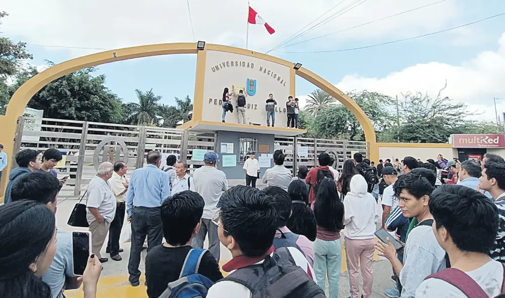 Medida. Estudiantes tomaron instalaciones de la UNPRG. Foto: Rosa Quincho/URPI-LR Medida. Estudiantes tomaron instalaciones de la UNPRG. Foto: Rosa Quincho/URPI-LR