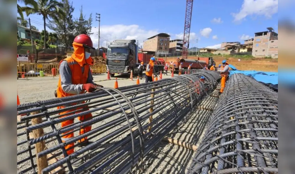 El empleo en construcción también cayó 12,8% durante el trimestre móvil de abril a junio de 2023. Foto: Andina
