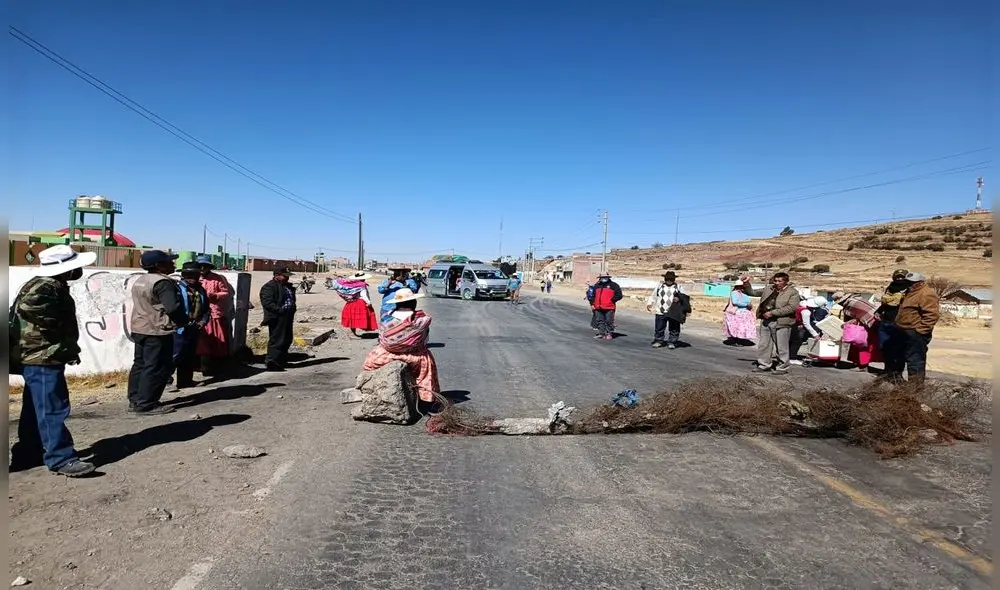 Los aimaras continúan con sus medidas de lucha. Foto: Liubomir Fernández/ La República - Video: Liubomir Fernández