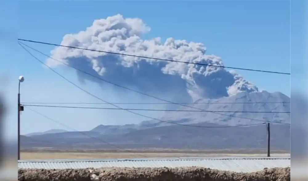 Los especialistas analizan medidas preventivas ante constantes explosiones en el volcán Ubinas. Foto: COER Moquegua