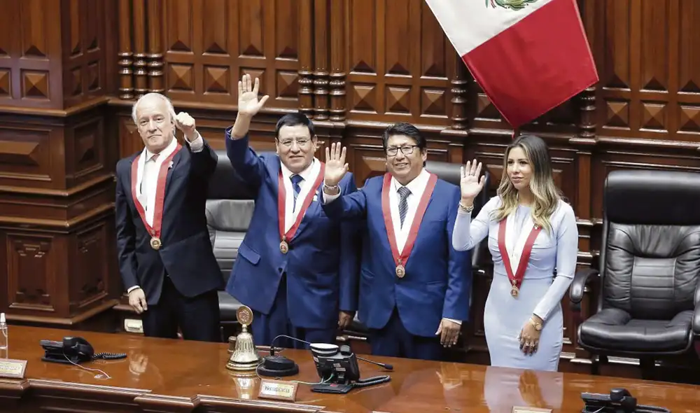 El fujimorismo y cerronismo juntos en la Mesa Directiva del Congreso. La nueva MDC: Nano Guerra García, Alejandro Soto, Waldemar Cerrón y Rosselli Amuruz. Foto: Antonio Melgarejo/La República El fujimorismo y cerronismo juntos en la Mesa Directiva del Congreso. La nueva MDC: Nano Guerra García, Alejandro Soto, Waldemar Cerrón y Rosselli Amuruz. Foto: Antonio Melgarejo/La República