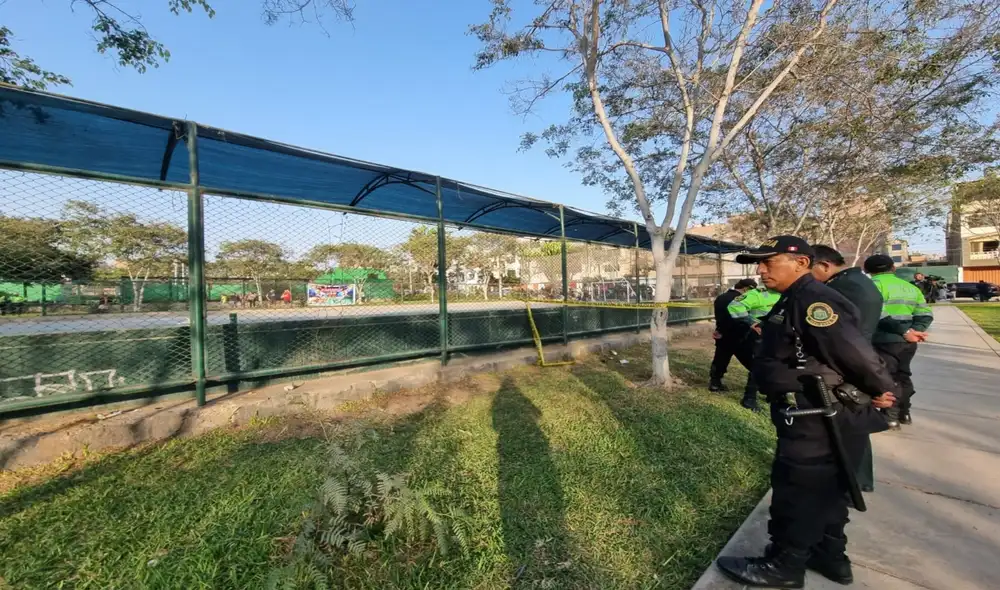 Familiares de las víctimas quedaron consternados tras este triple crimen. Foto: María Pía Pone / La República Familiares de las víctimas quedaron consternados tras este triple crimen. Foto: María Pía Pone / La República