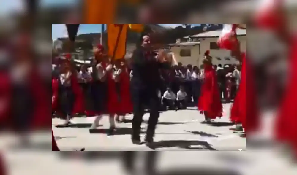 Profesor fue elogiado por los presentes. Foto y video: Víctor Emilio Bustamante Zarate/Facebook