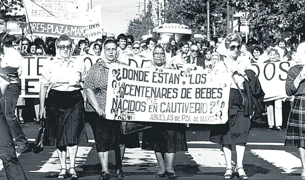 Contra la dictadura. Imagen de archivo de las marchas de las Abuelas de la Plaza de Mayo en plena dictadura militar. Foto: difusión Contra la dictadura. Imagen de archivo de las marchas de las Abuelas de la Plaza de Mayo en plena dictadura militar. Foto: difusión