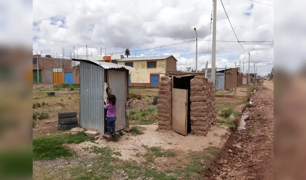 Cruda realidad. La mitad de pobladores de Juliaca no tiene agua potable ni alcantarillado. Hacen sus necesidades en silos. Foto: La República