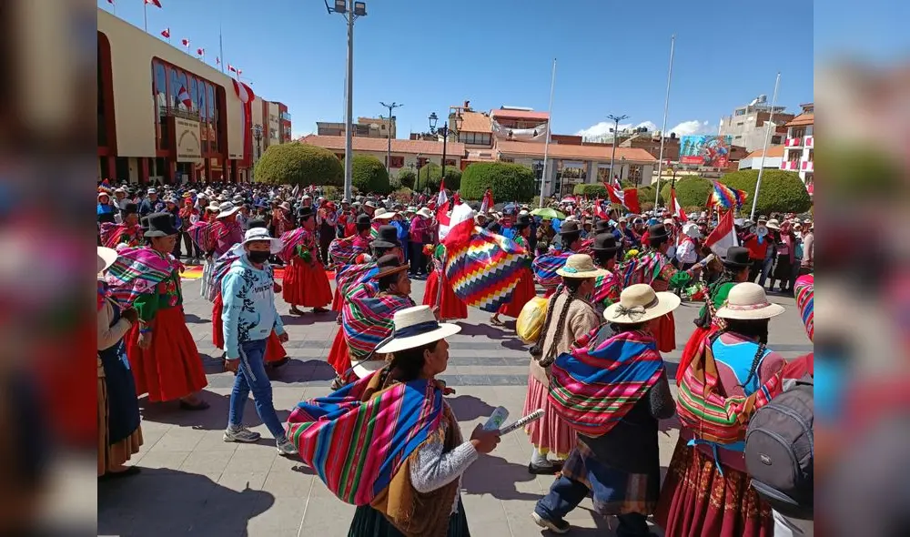 Plaza de Puno. Aimaras, sobre todo mujeres, llegaron desde Ilave, para manifestarse contra el gobierno de Boluarte. Foto: La República