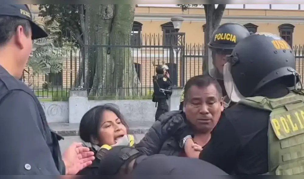 Raúl Tinco es detenido por la PNP cerca de la av. Abancay. Foto: captura de InfoAndes