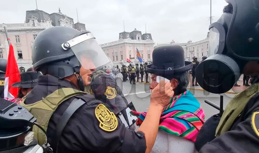 Las manifestantes de Puno llegaron a Lima a exigir justicia. Foto: María Pía Ponce /La República Las manifestantes de Puno llegaron a Lima a exigir justicia. Foto: María Pía Ponce /La República
