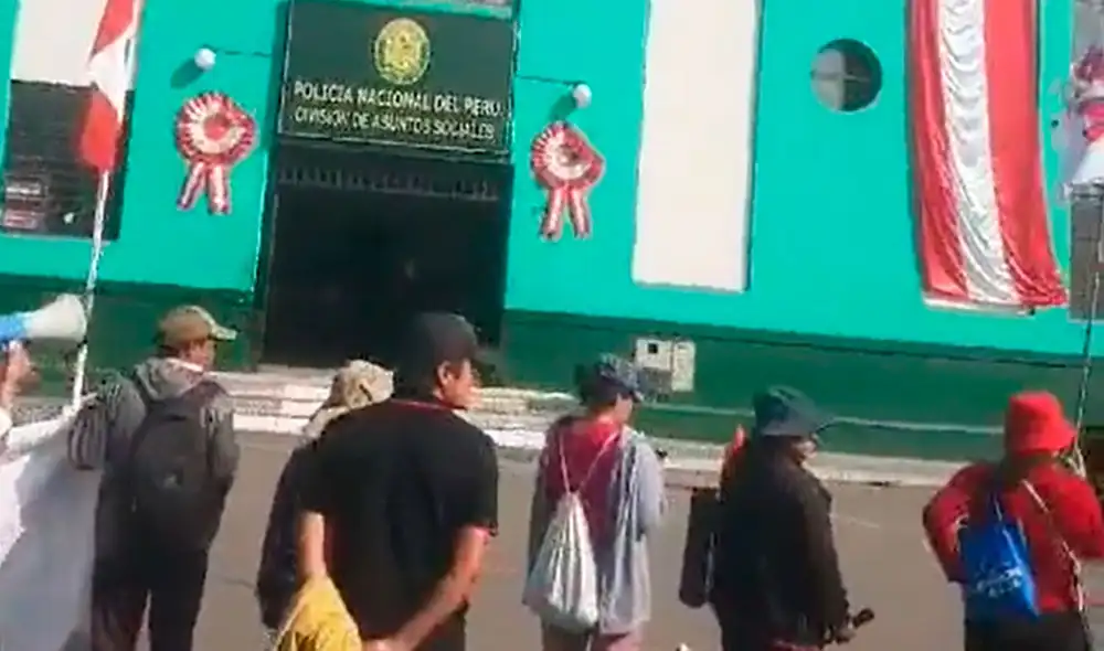 Ambos ciudadanos fueron víctimas de abuso por parte de la PNP. Foto: captura Twitter @RedMuqui