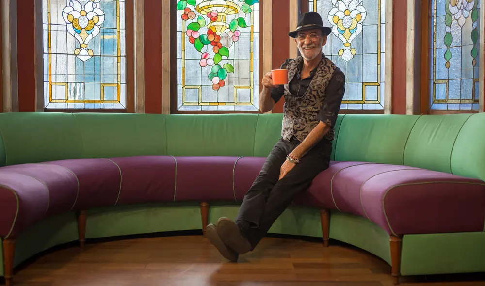 Zevallos en la casona de Miraflores donde funciona La Tarumba. Foto: Antonio Melgarejo - La República