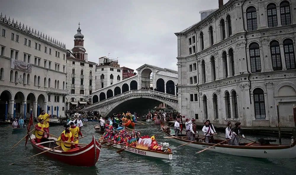 Venecia recibe a miles de turistas en todo el año. Foto: AP Venecia recibe a miles de turistas en todo el año. Foto: AP