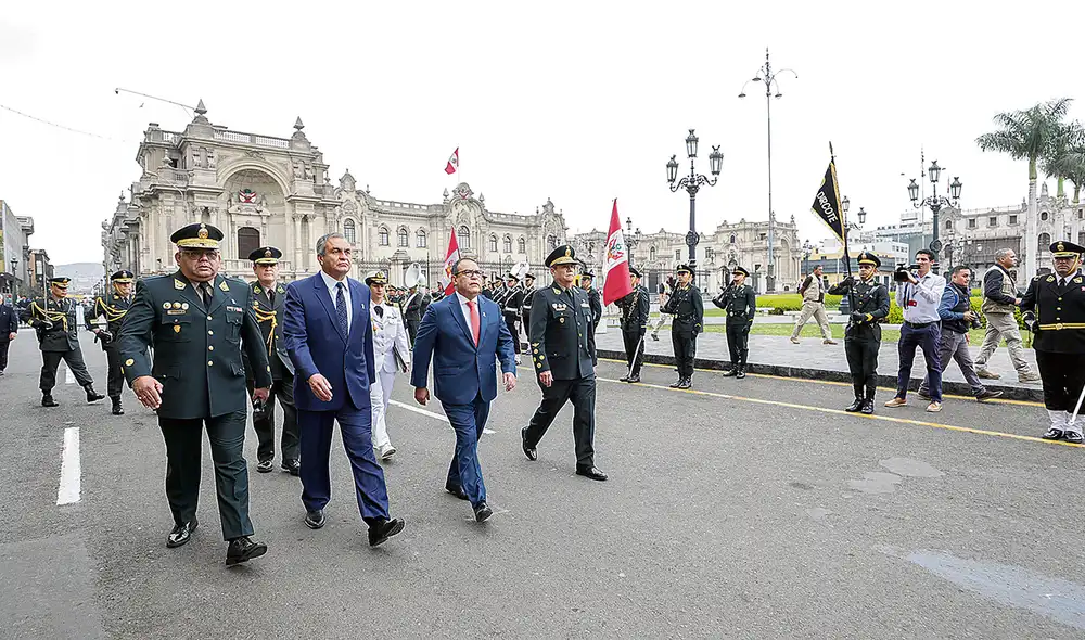 Encargados. Otárola y Romero, presidente de PCM y ministro del Interior, fueron los encargados de salir a la prensa a sacar cara por proyecto sobre seguridad anunciado por Boluarte el 28. Foto: difusión Encargados. Otárola y Romero, presidente de PCM y ministro del Interior, fueron los encargados de salir a la prensa a sacar cara por proyecto sobre seguridad anunciado por Boluarte el 28. Foto: difusión