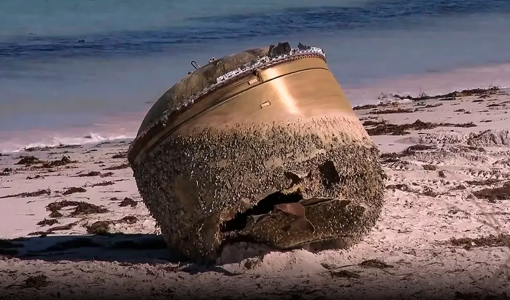 El extraño objeto apareció en la zona de la bahía Jurien, unos 250 km al norte de Perth (Australia). Foto: CANAL 9 El extraño objeto apareció en la zona de la bahía Jurien, unos 250 km al norte de Perth (Australia). Foto: CANAL 9
