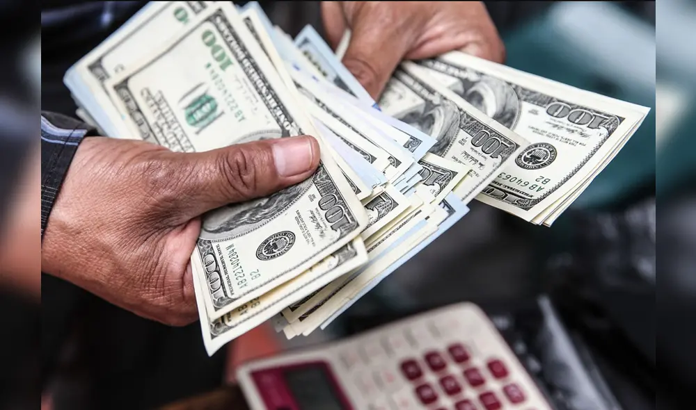 El dólar en el mercado paralelo se ubicaba en S/3,600 la compra y S/3,640 la venta. Foto: Andina