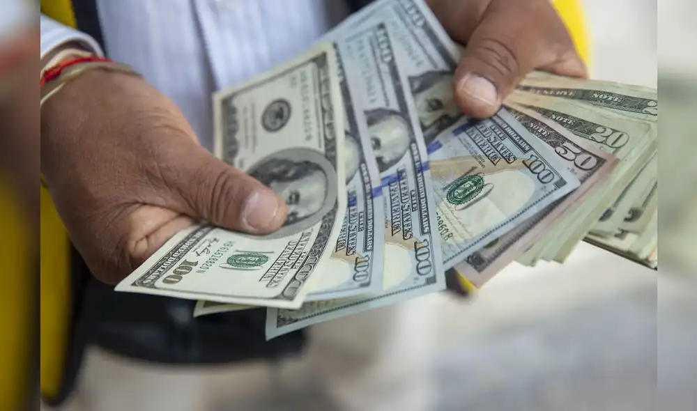 El billete verde en el mercado paralelo cotizaba en S/3,63 la compra y S/3,67 la venta, este miércoles 2 de agosto de 2023. Foto: Andina