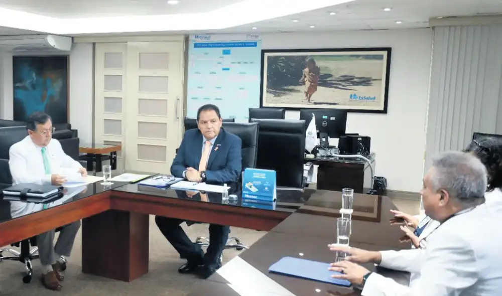 En la mira. César Linares, en un inicio, minimizó denuncias. Según Otárola, seguirá en el cargo. Foto: difusión En la mira. César Linares, en un inicio, minimizó denuncias. Según Otárola, seguirá en el cargo. Foto: difusión