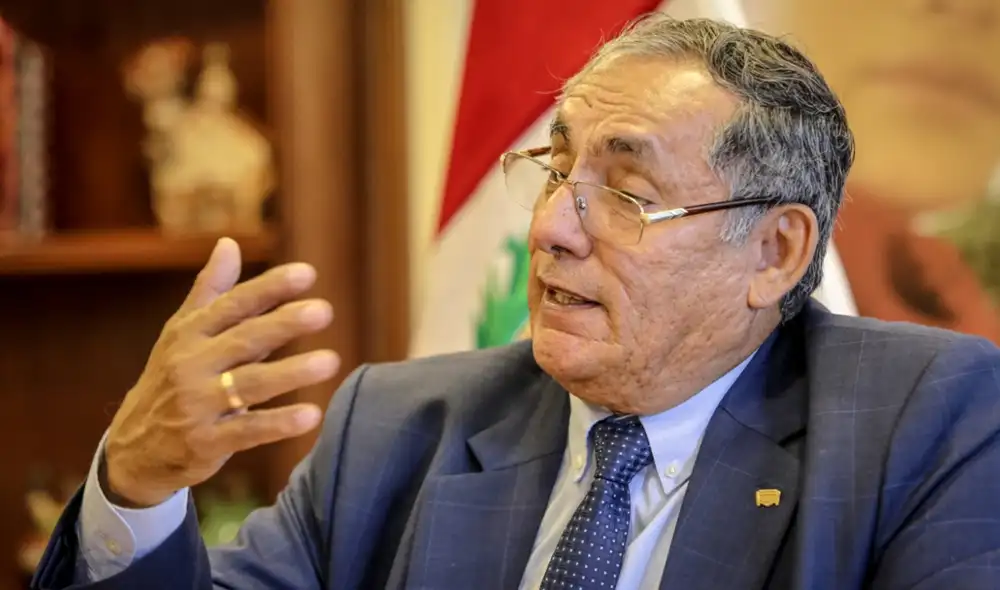 Óscar Vera respondió acaloradamente ante los cuestionamientos que recibió por firmar los documentos sin incluir sus sanciones. Foto: John Reyes Mejia/La República. Video: Panorama