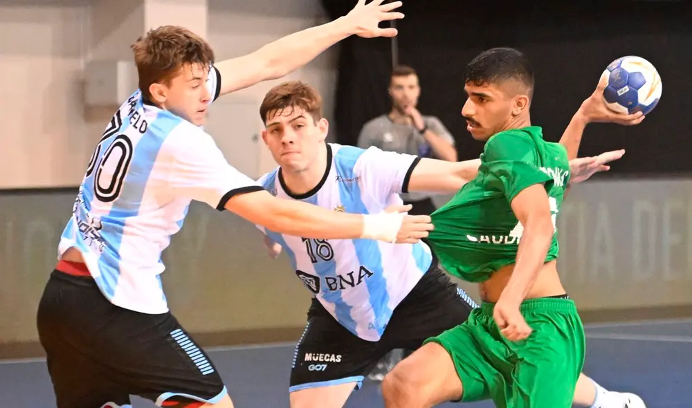 Anota las distintas plataformas que televisarán el choque entre Argentina vs. Arabia Saudita EN VIVO por el Mundial de Balonmano Juvenil. Foto: composición LR/TyC Sports Anota las distintas plataformas que televisarán el choque entre Argentina vs. Arabia Saudita EN VIVO por el Mundial de Balonmano Juvenil. Foto: composición LR/TyC Sports