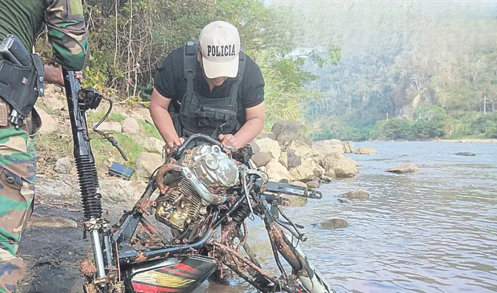 Restos. Moto donde iban 2 desaparecidos fue hallada con signos de haber sido quemada. Foto: Difusión
