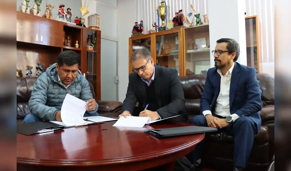 Acuerdo. Gobernador de Puno firmó convenio con Minsur.