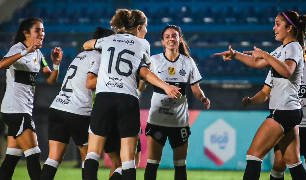 Las franjeadas son líderes de la tabla tras esta goleada en el clásico. Foto: Olimpia Femenino