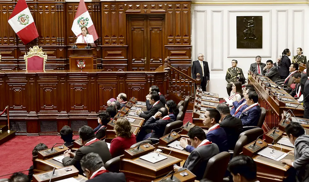 Propuesta. La presidenta Boluarte planteó la elección congresal por distrito uninominal y un Senado elegido en distrito único. Algunos legisladores están de acuerdo con el planteamiento. Foto: Antonio Melgarejo/La República Propuesta. La presidenta Boluarte planteó la elección congresal por distrito uninominal y un Senado elegido en distrito único. Algunos legisladores están de acuerdo con el planteamiento. Foto: Antonio Melgarejo/La República