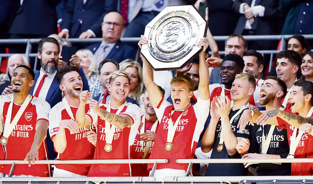 Con pie derecho. Arsenal arrancó la temporada de gran forma tras ganar su primer título. Foto: EFE Con pie derecho. Arsenal arrancó la temporada de gran forma tras ganar su primer título. Foto: EFE