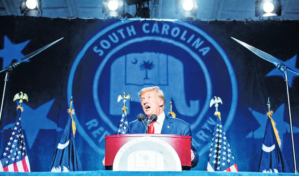 Enfado. El expresidente Donald Trump durante la 56ª Cena Anual del Partido Republicano. Foto: AFP