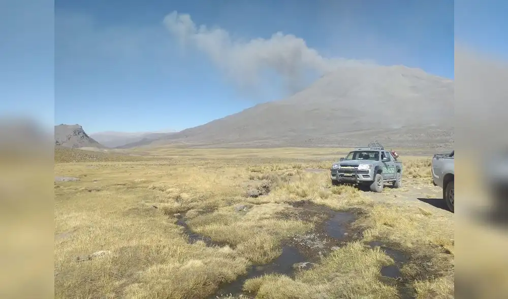 Proceso. El volcán Ubinas continúa en erupción.