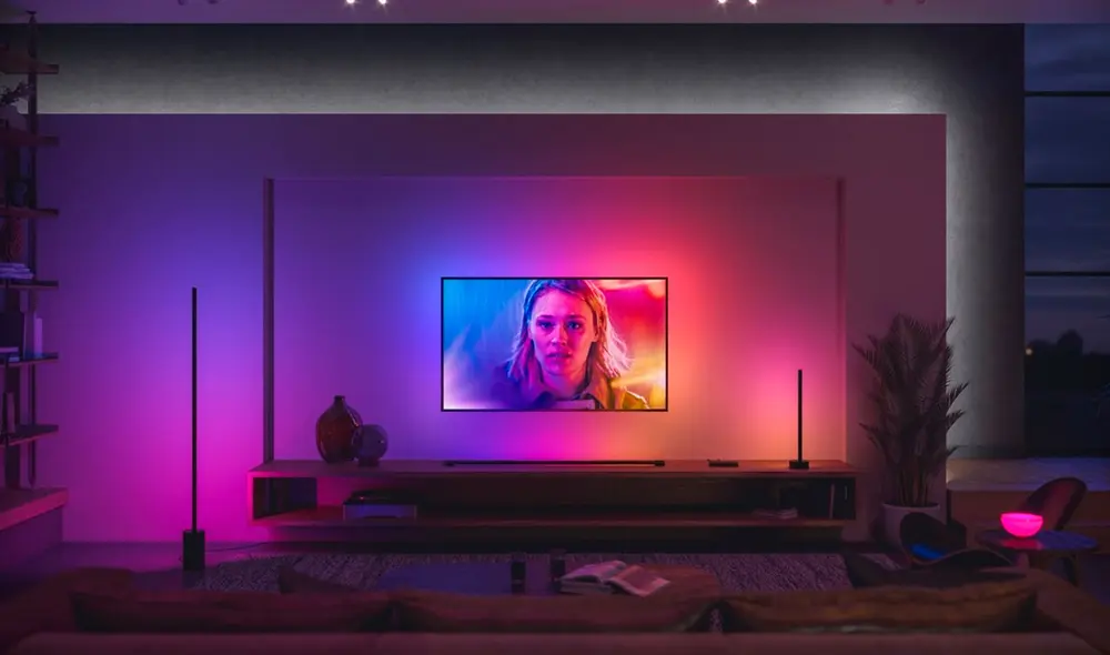 Así luce una habitación con luces inteligentes. Foto: GadgetGuy