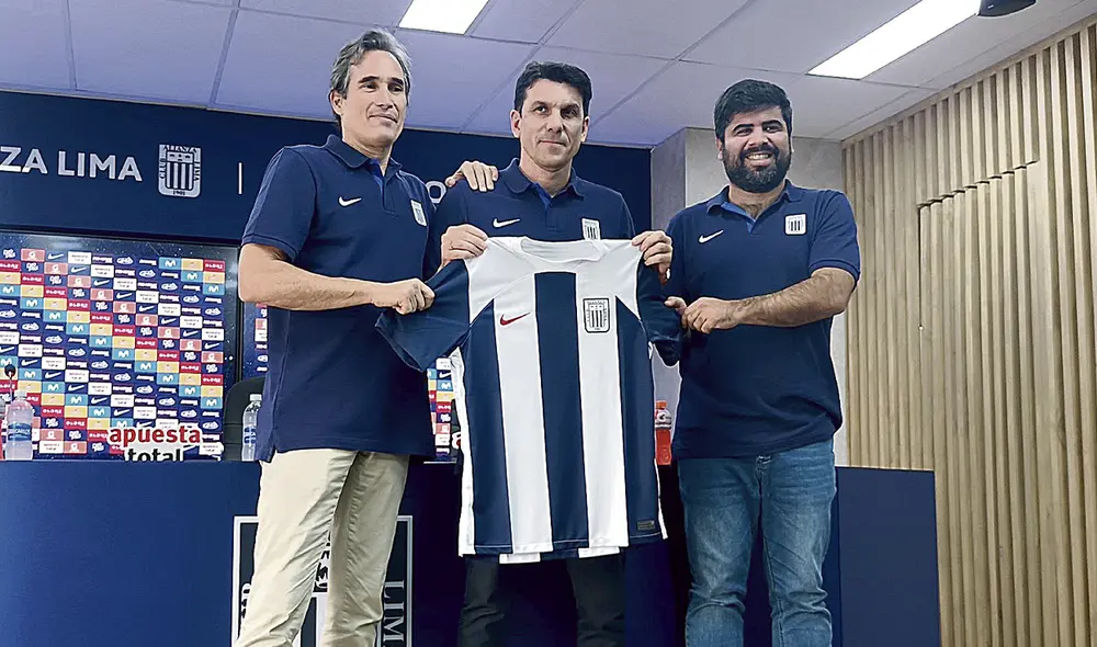 Acompañado. Larriera junto al gerente deportivo de Alianza Lima, José Bellina, y el administrador del club, José Sabogal. Foto: difusión