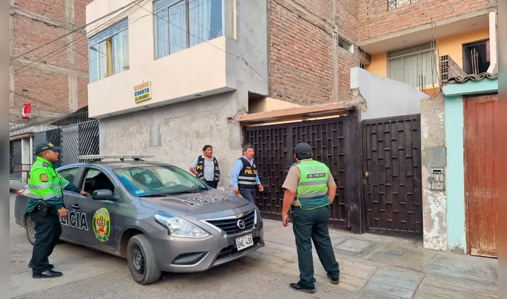 Cámaras de seguridad grabaron el momento en que un sujeto sale de la casa y huye. Foto: Omar Coca/ La República