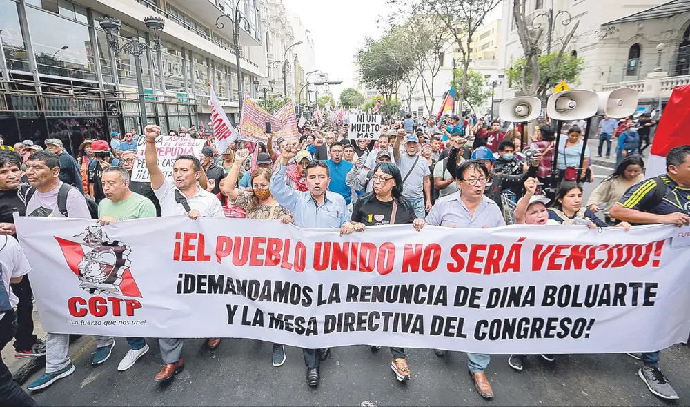 No hacen caso. Pese a la crisis y al pedido de la población por el adelanto de elecciones, en el Congreso las diferentes bancadas no apoyan esa iniciativa. Foto: Antonio Melgarejo/La República No hacen caso. Pese a la crisis y al pedido de la población por el adelanto de elecciones, en el Congreso las diferentes bancadas no apoyan esa iniciativa. Foto: Antonio Melgarejo/La República