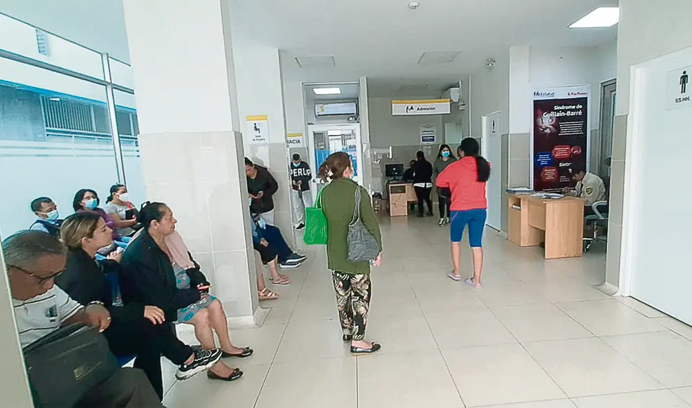Defienden su derecho a la salud. Afiliados al Hospital Naylamp I esperan reactivación de especialidades en la torre. Foto: Carlos Vásquez/La República Defienden su derecho a la salud. Afiliados al Hospital Naylamp I esperan reactivación de especialidades en la torre. Foto: Carlos Vásquez/La República