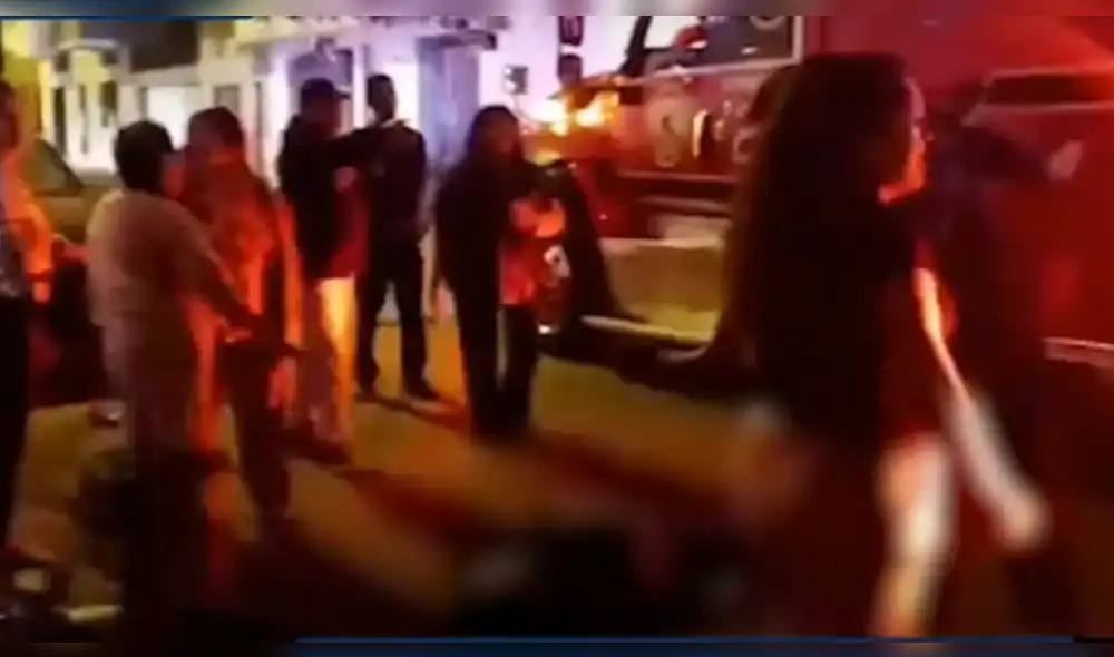 Vecinos que presenciaron el accidente solicitaron las cámaras de vigilancia del distrito para identificar al conductor. Foto: captura de Panamericana. Video: Panamericana Vecinos que presenciaron el accidente solicitaron las cámaras de vigilancia del distrito para identificar al conductor. Foto: captura de Panamericana. Video: Panamericana