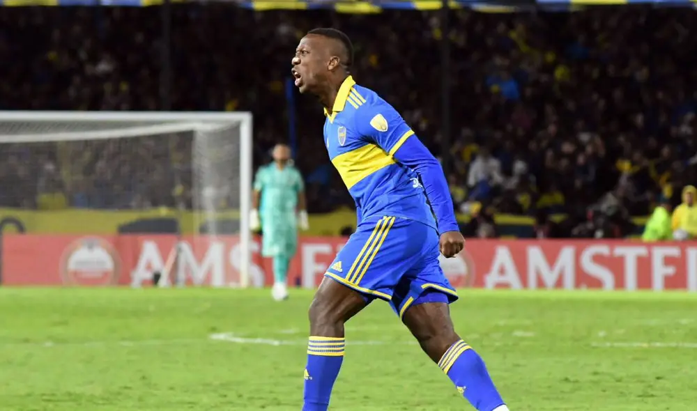 Luis Advíncula jugó todo el partido ante Nacional. Foto: Boca Juniors