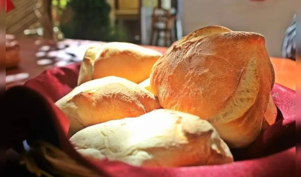 Pan de tres puntas es acompañante del adobo arequipeño. Foto: El Informativo