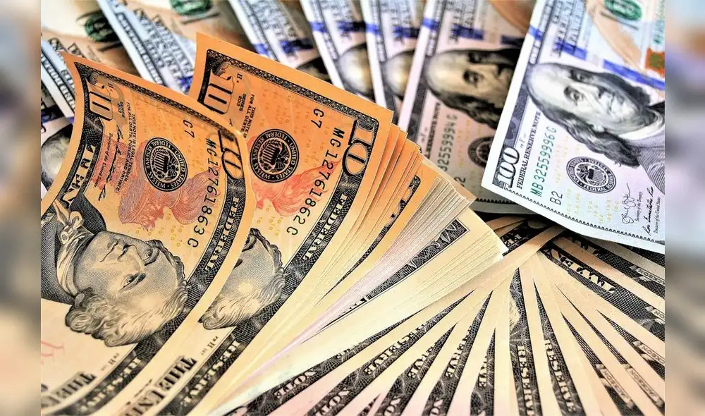 El dólar en el mercado paralelo cotizaba en S/3,665 la compra y S/3,690 la venta. Foto: Andina