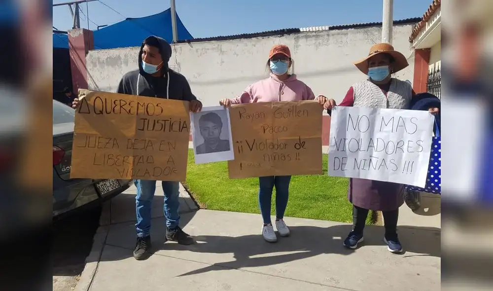 Protesta. Familiares de la menor de 13 años realizaron protesta en el palacio judicial de Arequipa. Piden revisión de fallo. Foto: La República Protesta. Familiares de la menor de 13 años realizaron protesta en el palacio judicial de Arequipa. Piden revisión de fallo. Foto: La República