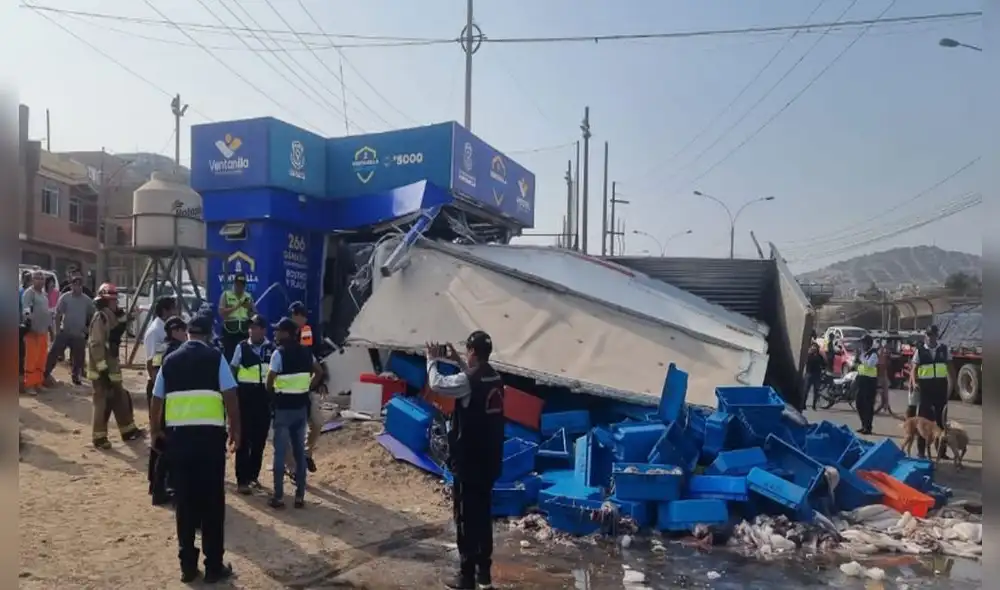 El conductor de este vehículo pesado presuntamente se encontraría estado de ebriedad. Foto: Bella Alvites/La República - Video: Bella Alvites/La República El conductor de este vehículo pesado presuntamente se encontraría estado de ebriedad. Foto: Bella Alvites/La República - Video: Bella Alvites/La República